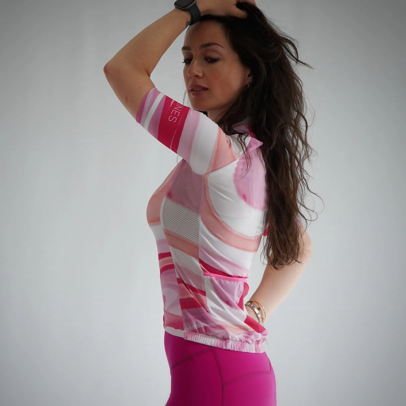 Profil maillot vélo femme rose Roska Marble coupe ajustée été