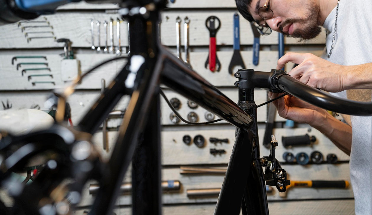 Contrôle d’un vélo d’occasion avant achat par un mécanicien