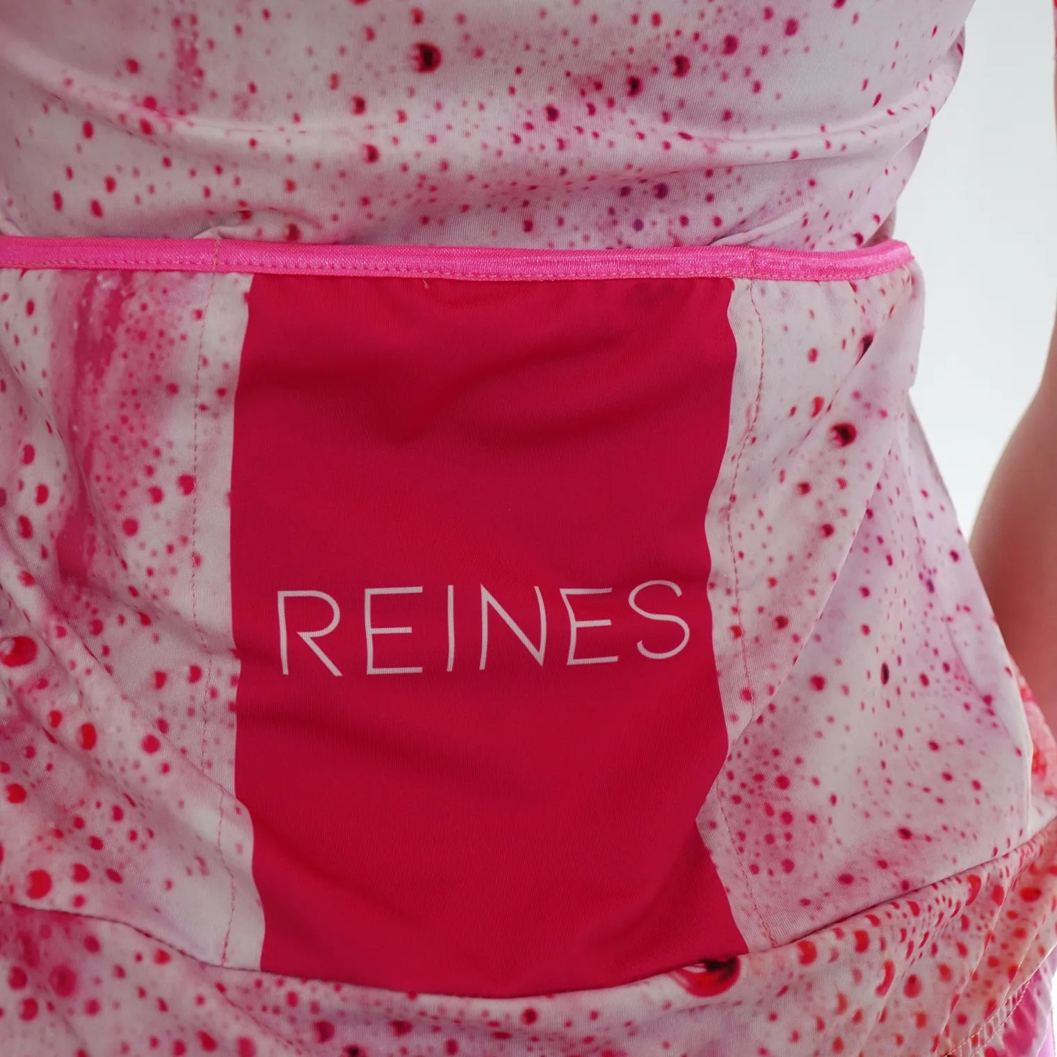 Poches arrière maillot vélo femme rose Roska Bubble avec maintien sécurisé