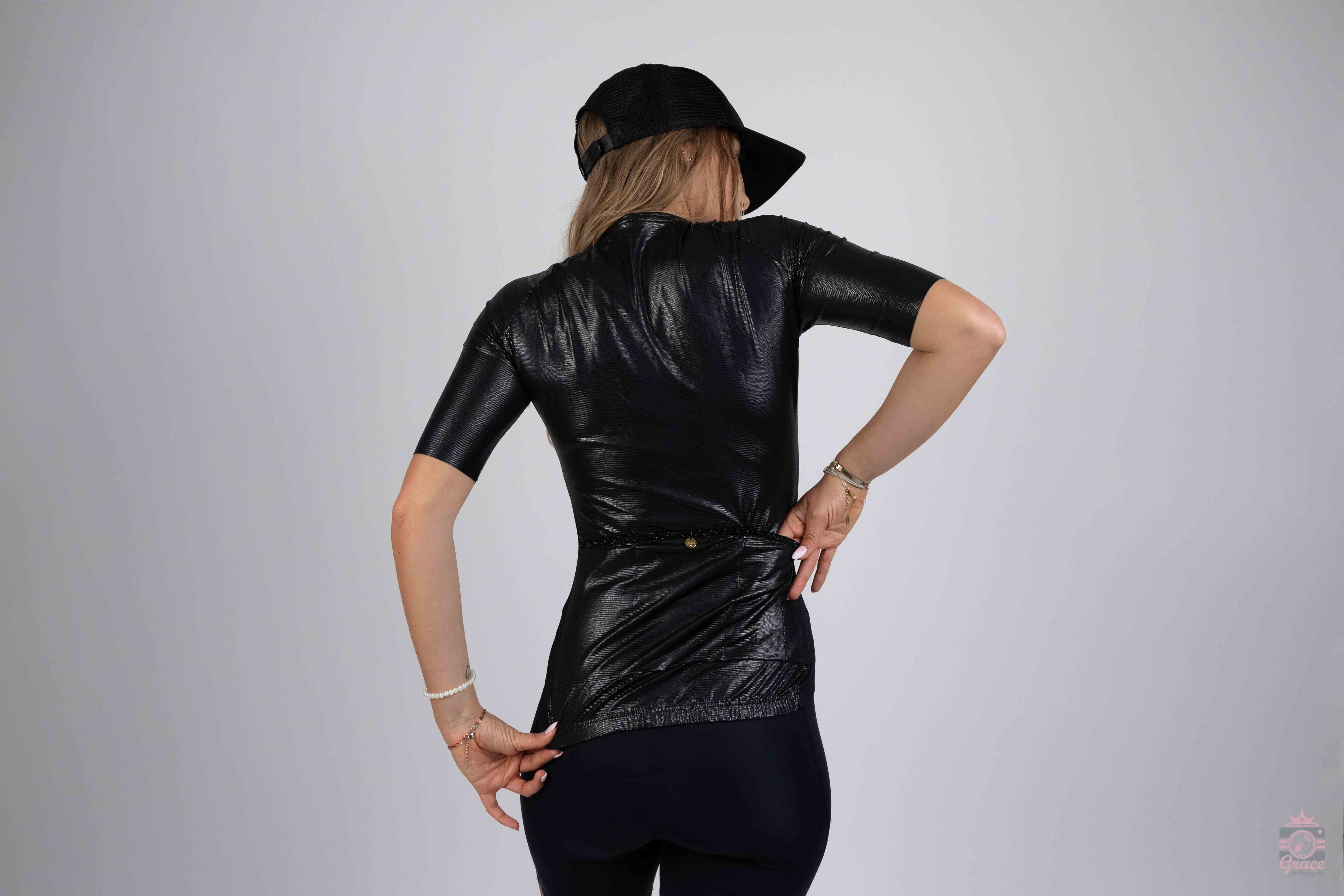 tenue vélo femme Snaked vue dos maillot technique 4 poches REINES